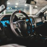 black steering wheel in car auto guida autonoma Milano