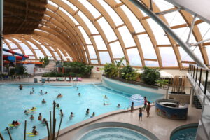 Pasquetta in costume ad Acquaworld, un giorno tra giochi, schiuma e divertimento in famiglia