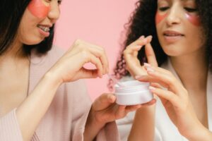 Beauty trend 2026: come cambia il concetto di bellezza tra AI, sostenibilità e skincare intelligente