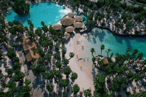Caribe Bay riapre sabato 30 maggio: nuove attrazioni, show internazionali e il primo minigolf caraibico d’Italia